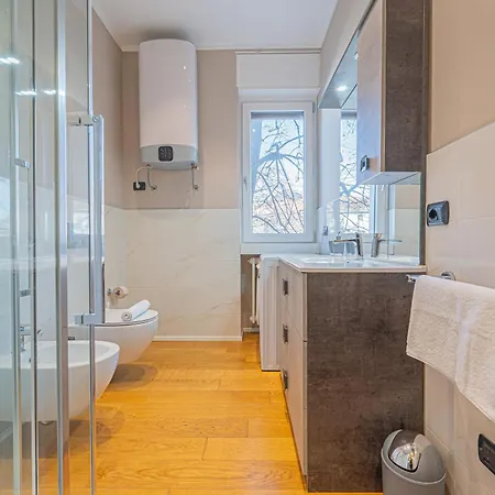 Vicino Stazione, Brixia Apartmet ברשה